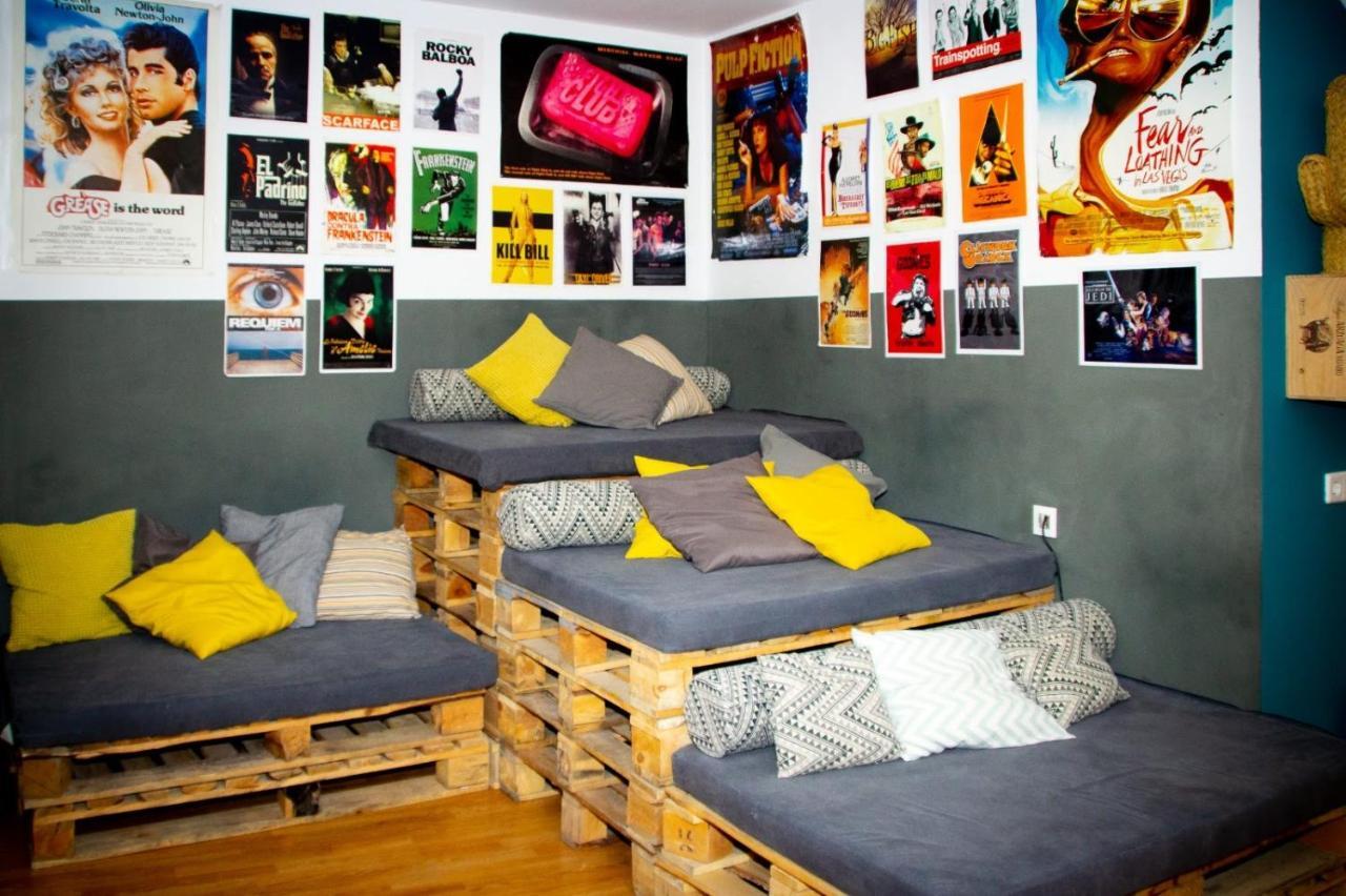 Onefam Sungate Hostel Madrid Exterior photo