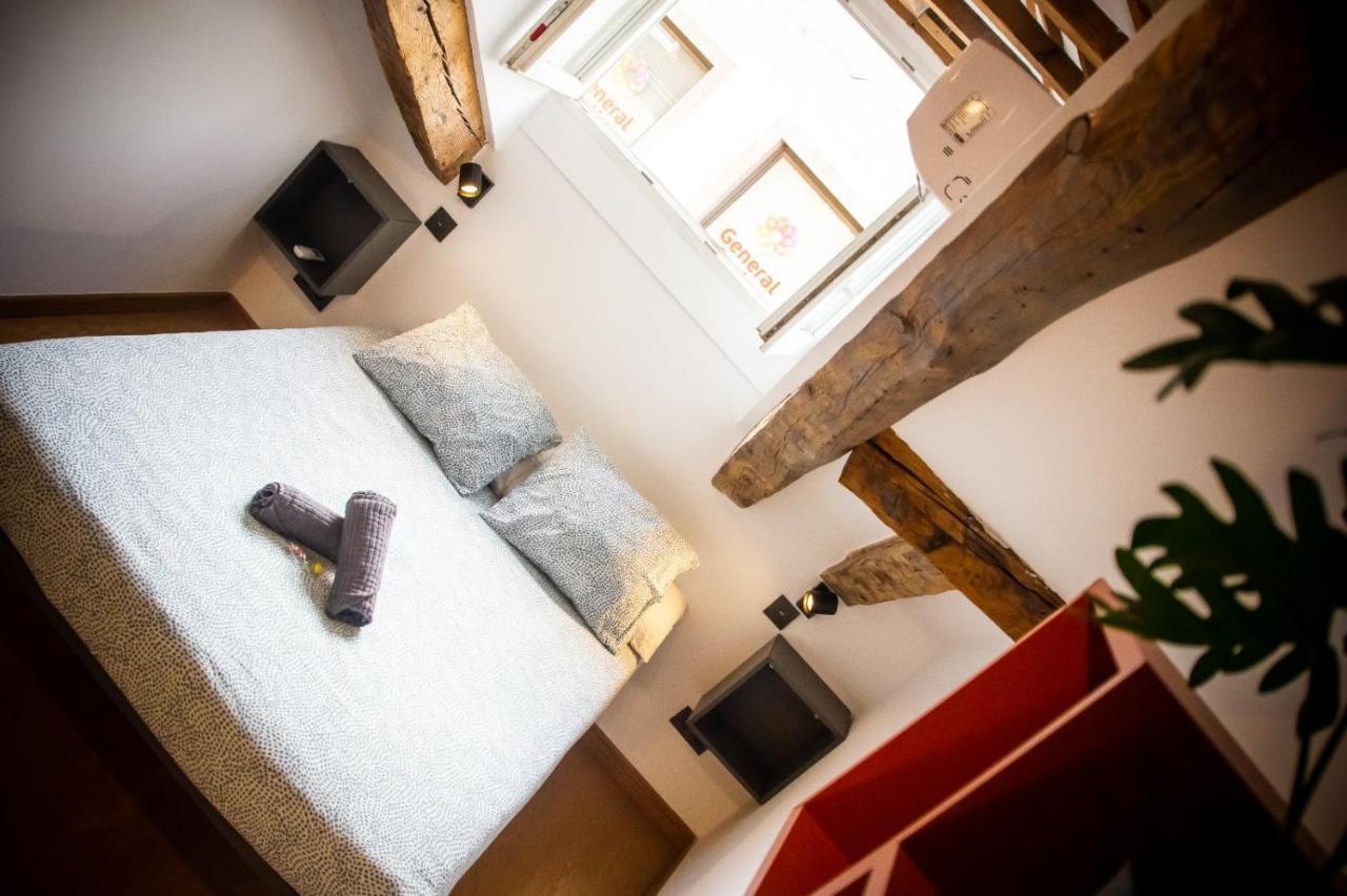 Onefam Sungate Hostel Madrid Exterior photo