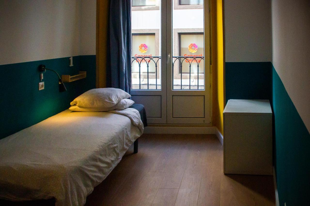 Onefam Sungate Hostel Madrid Exterior photo