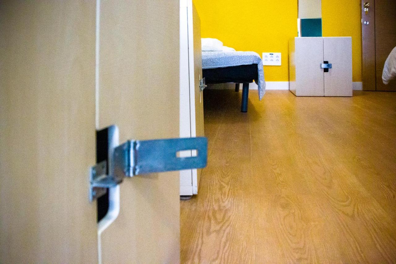 Onefam Sungate Hostel Madrid Exterior photo