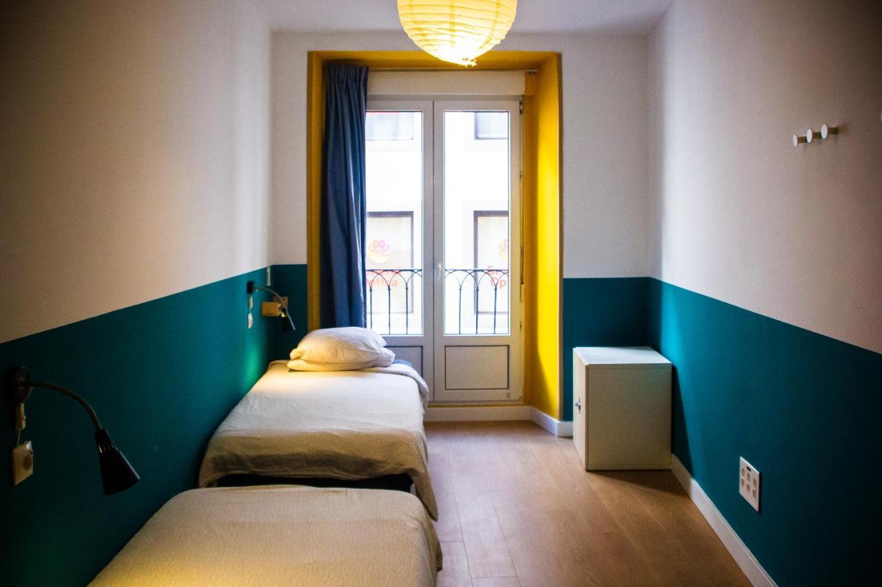 Onefam Sungate Hostel Madrid Exterior photo