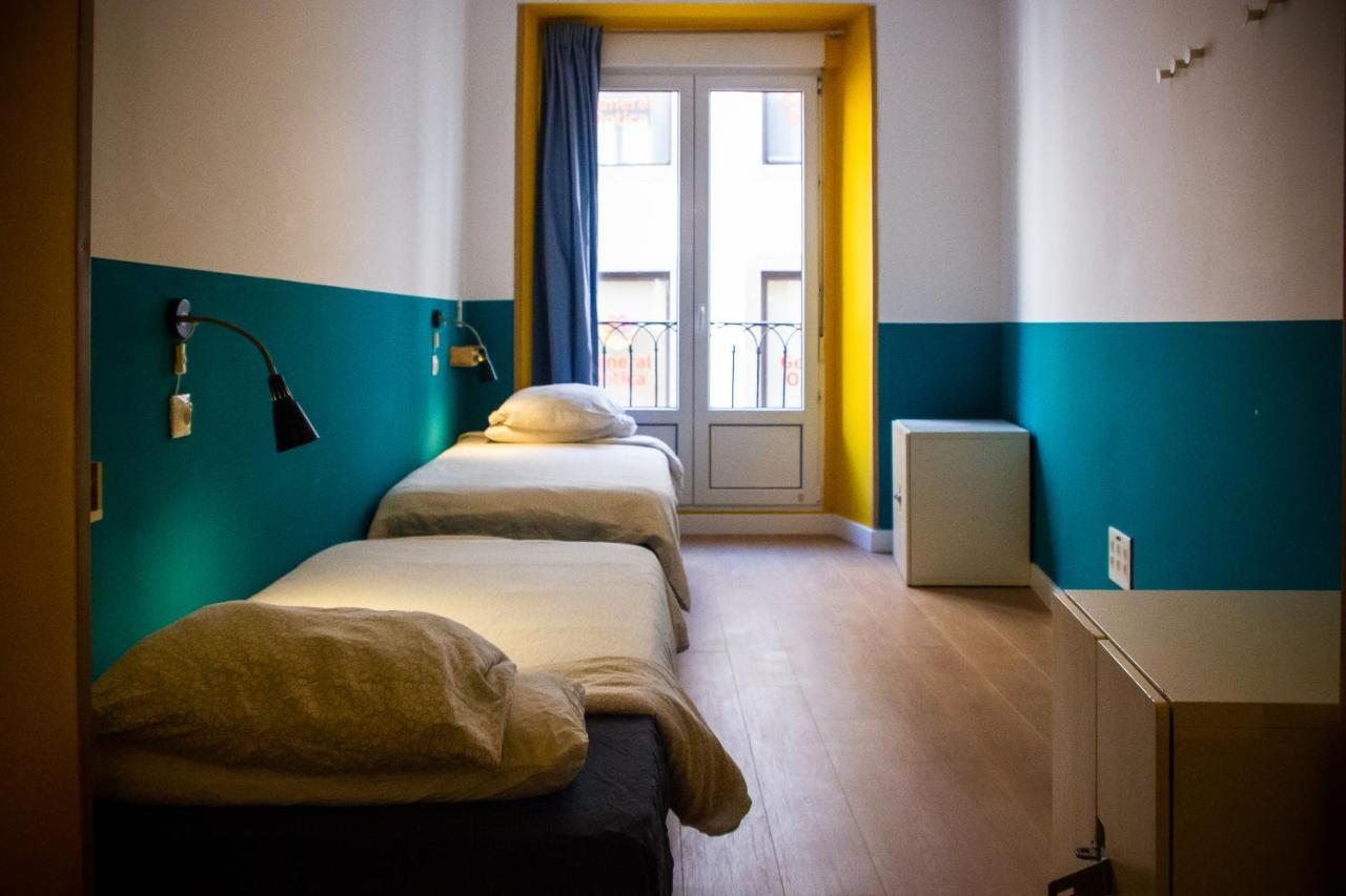 Onefam Sungate Hostel Madrid Exterior photo