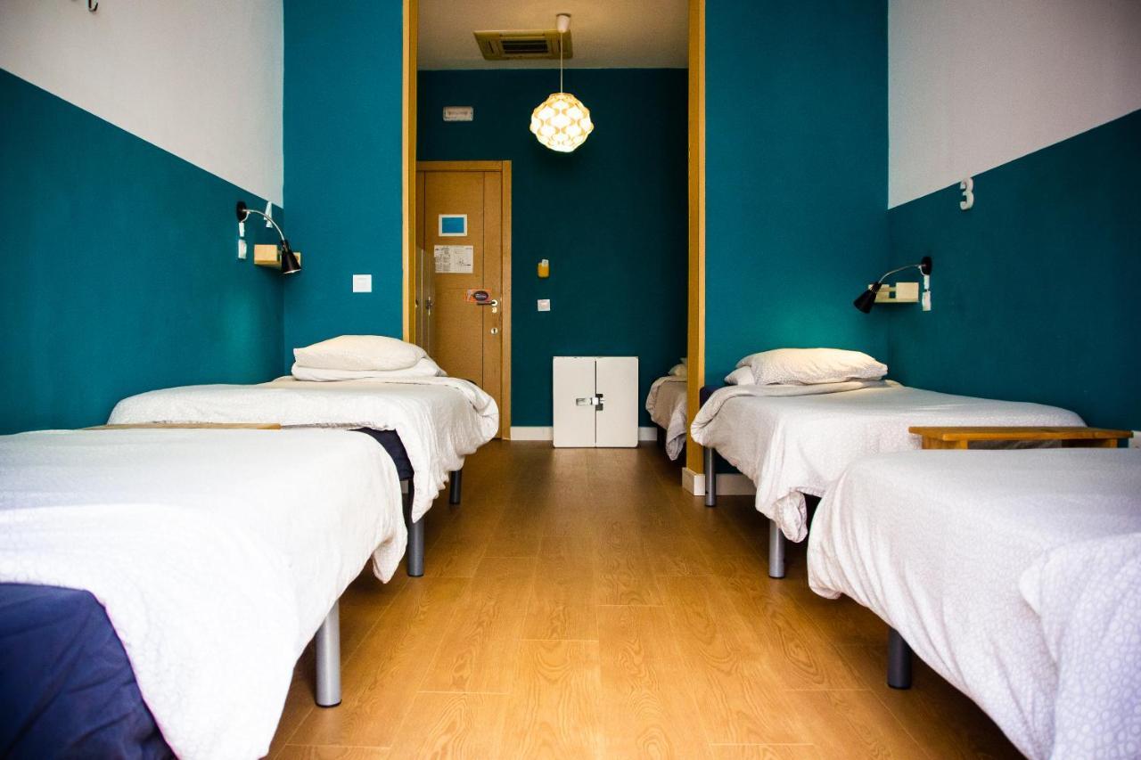 Onefam Sungate Hostel Madrid Exterior photo