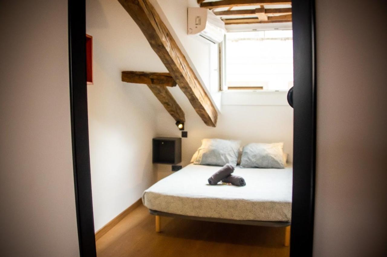 Onefam Sungate Hostel Madrid Exterior photo
