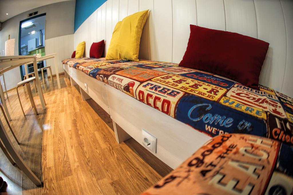 Onefam Sungate Hostel Madrid Exterior photo