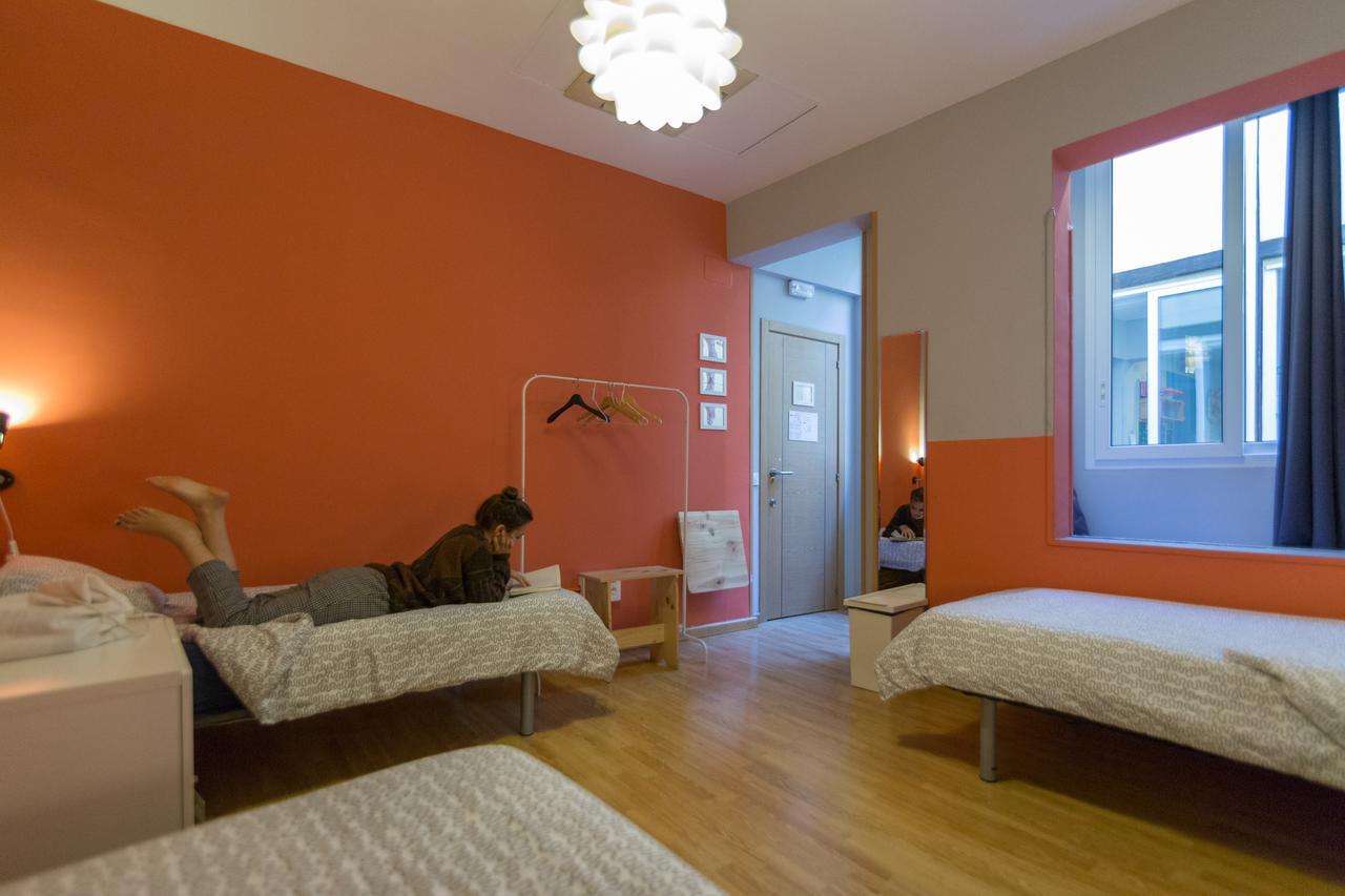 Onefam Sungate Hostel Madrid Exterior photo