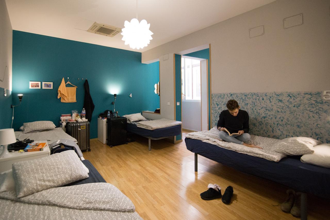 Onefam Sungate Hostel Madrid Exterior photo