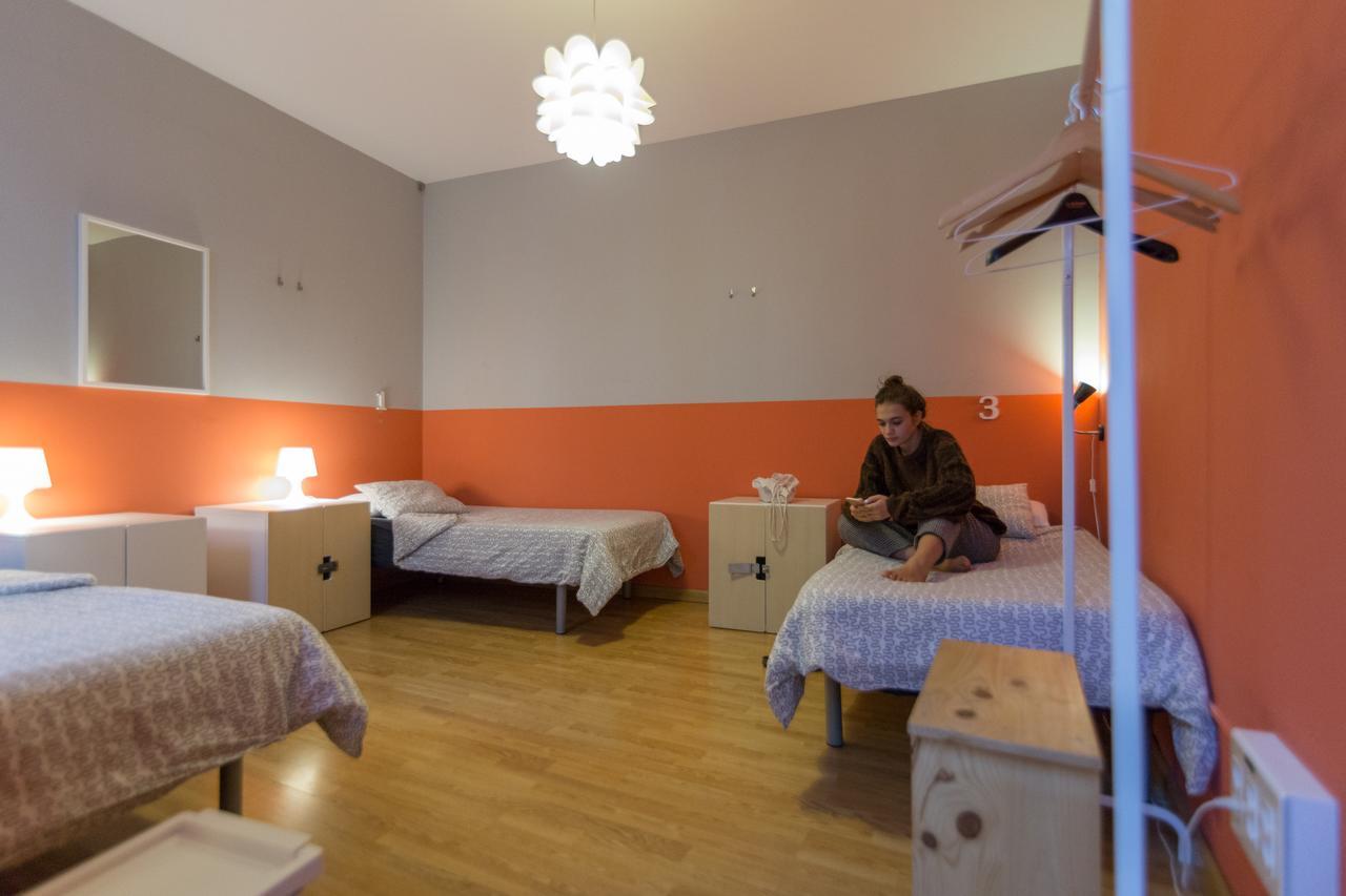 Onefam Sungate Hostel Madrid Exterior photo